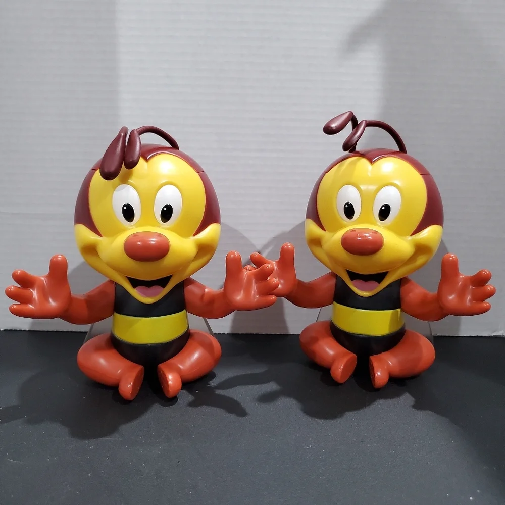 Disney Spike the Bee 🐝  Sipper Cup L👀K Epcot 🌎 Garden Accessory
